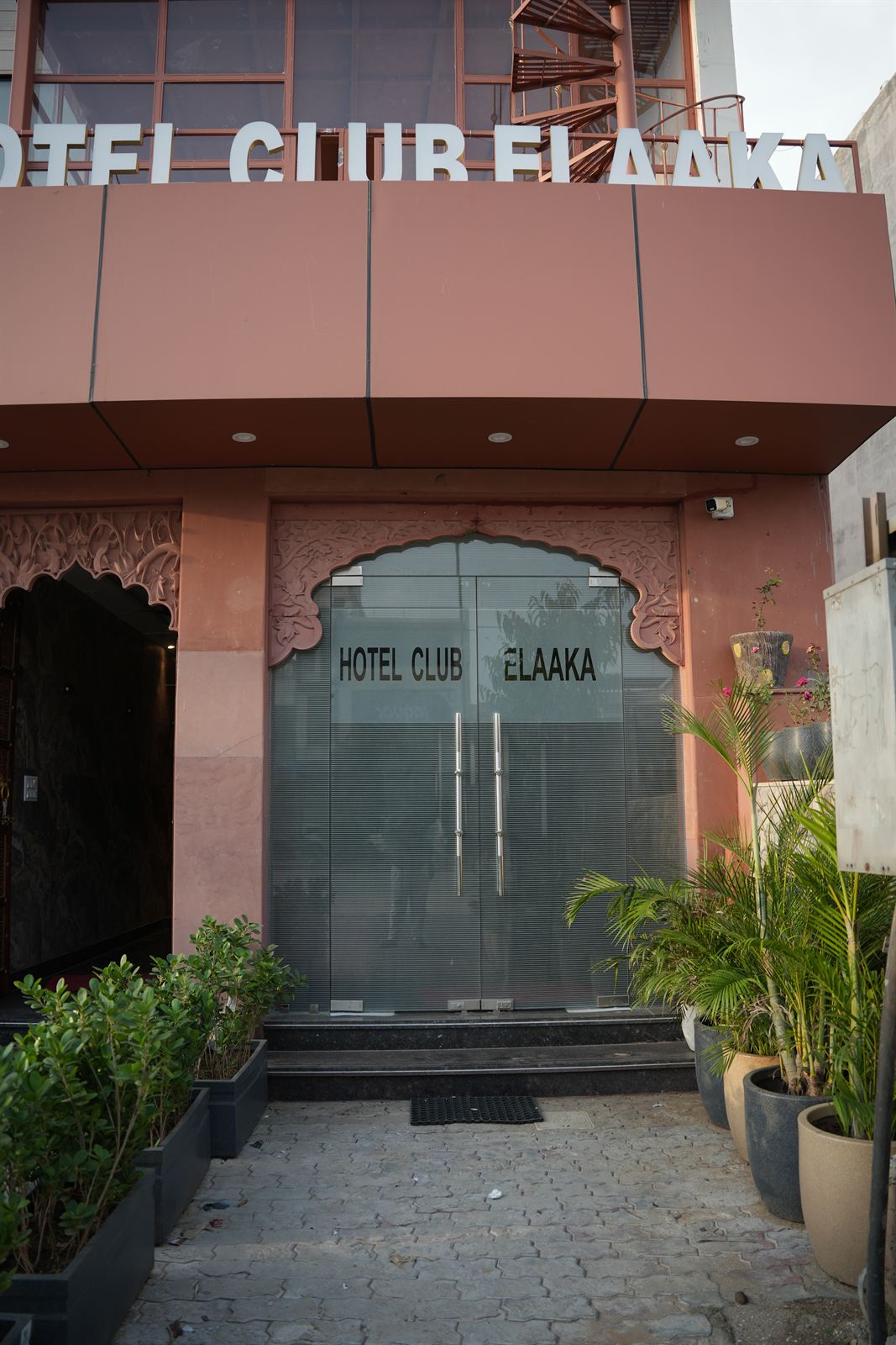Hotel Club Elaaka Architecture & Entrance - Mani Tower