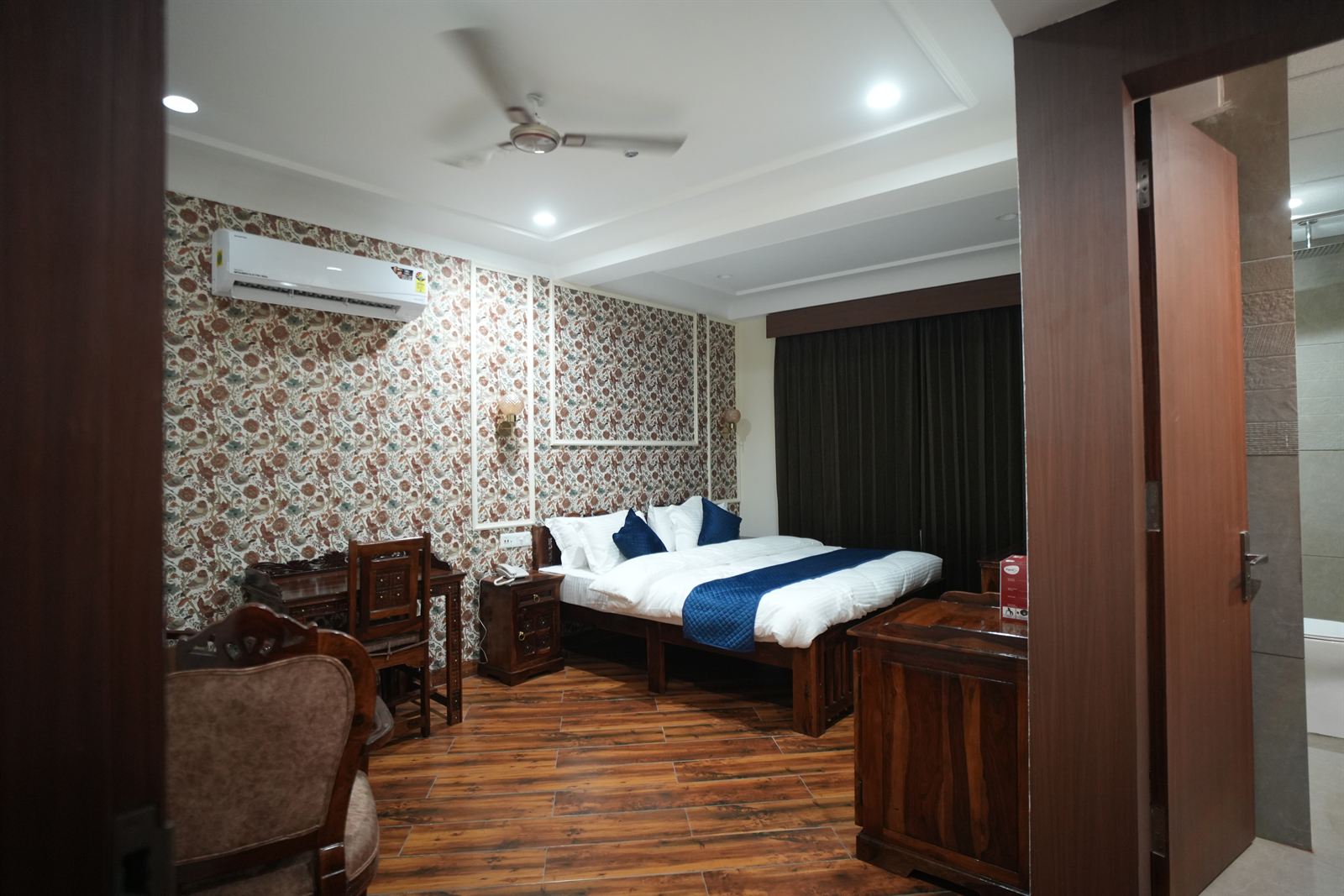 Executive Deluxe Luxury AC Room