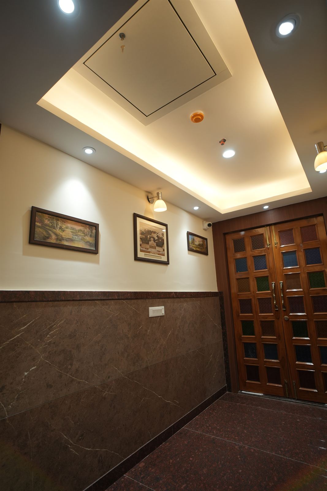 Club Deluxe Suite & Workstation