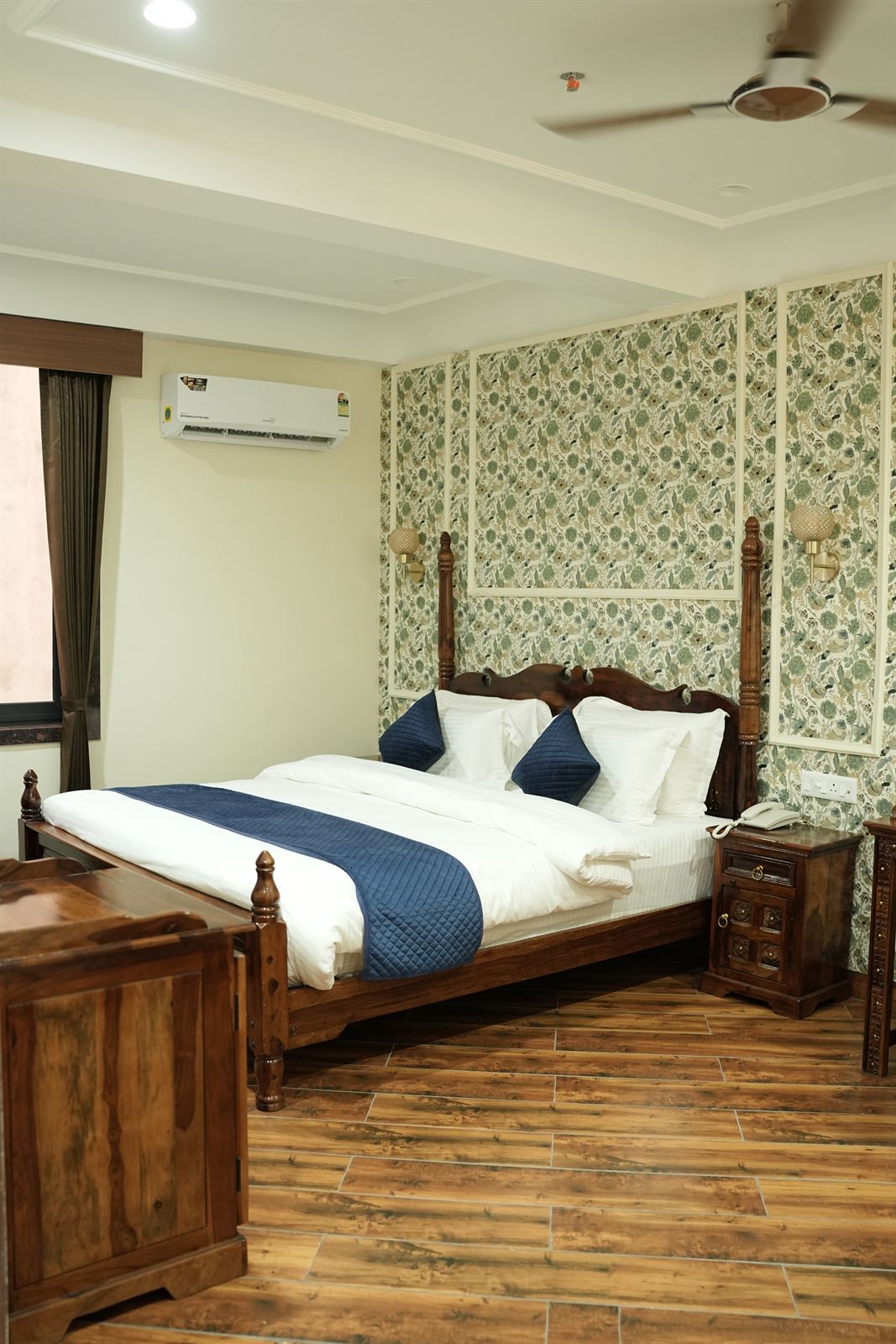 Family Royal Suite & Elegant Bedding