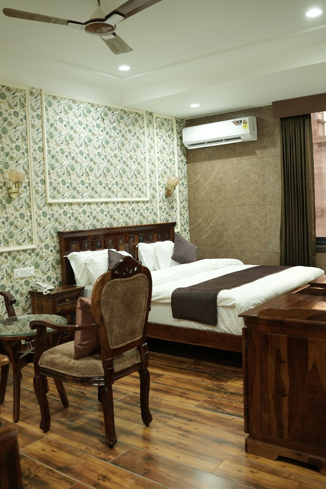 Family Royal Suite & Elegant Bedding